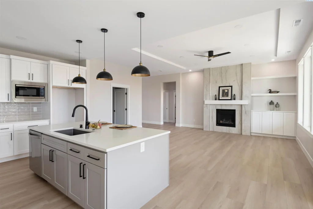 7151 W 35th, Kennewick