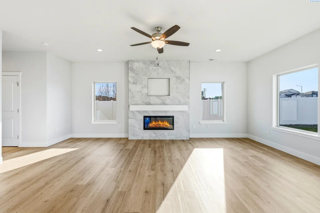 7681 Grapevine Ct, West Richland