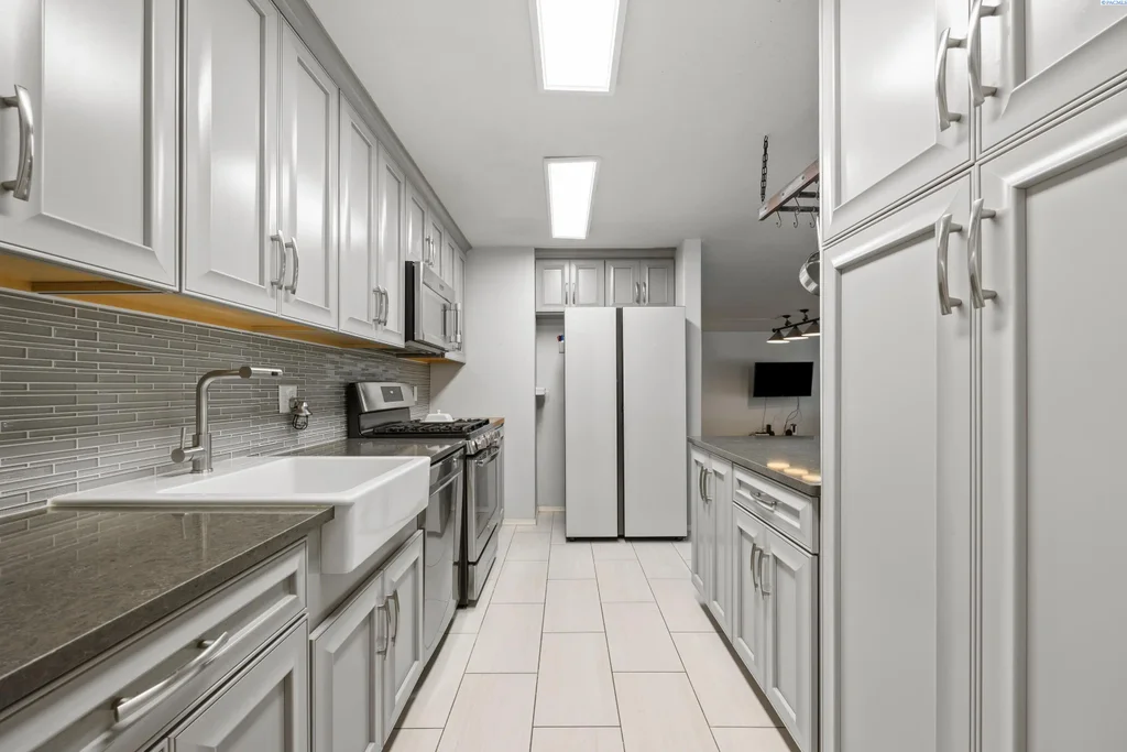 803 W 23rd Pl, Kennewick