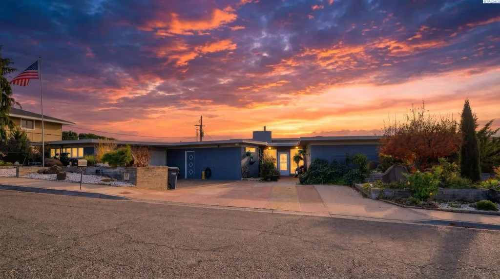 821 Skyline Dr, Sunnyside