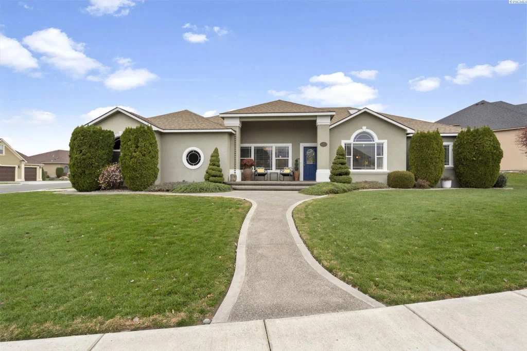 403 Cherry Blossom Loop, Richland