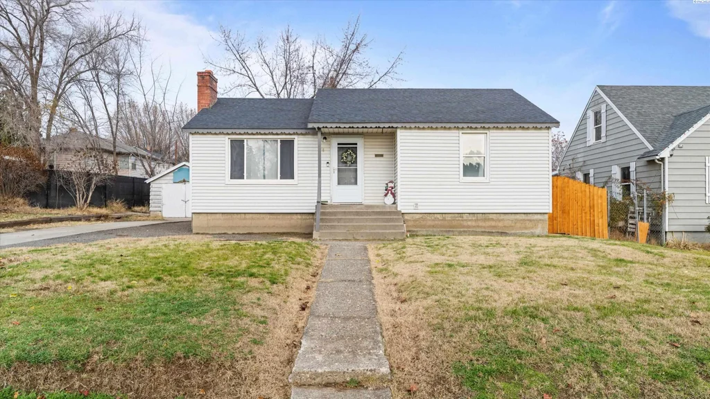 805 Crescent Dr, Grandview