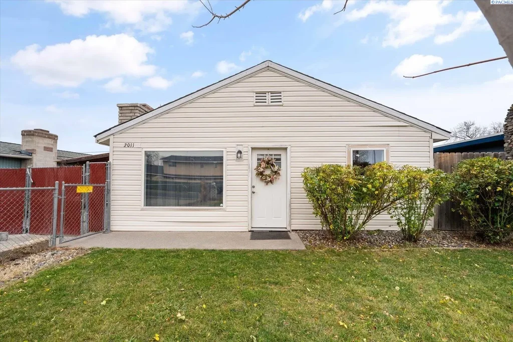 2011 S Rainier St., Kennewick