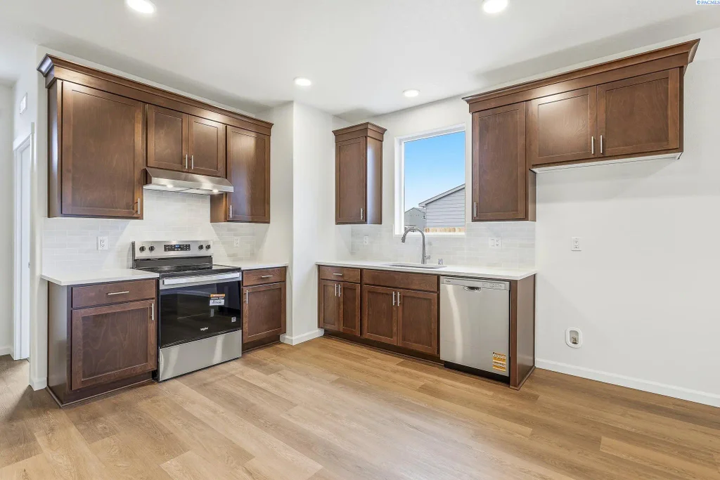 409 Amberly Ave, Grandview