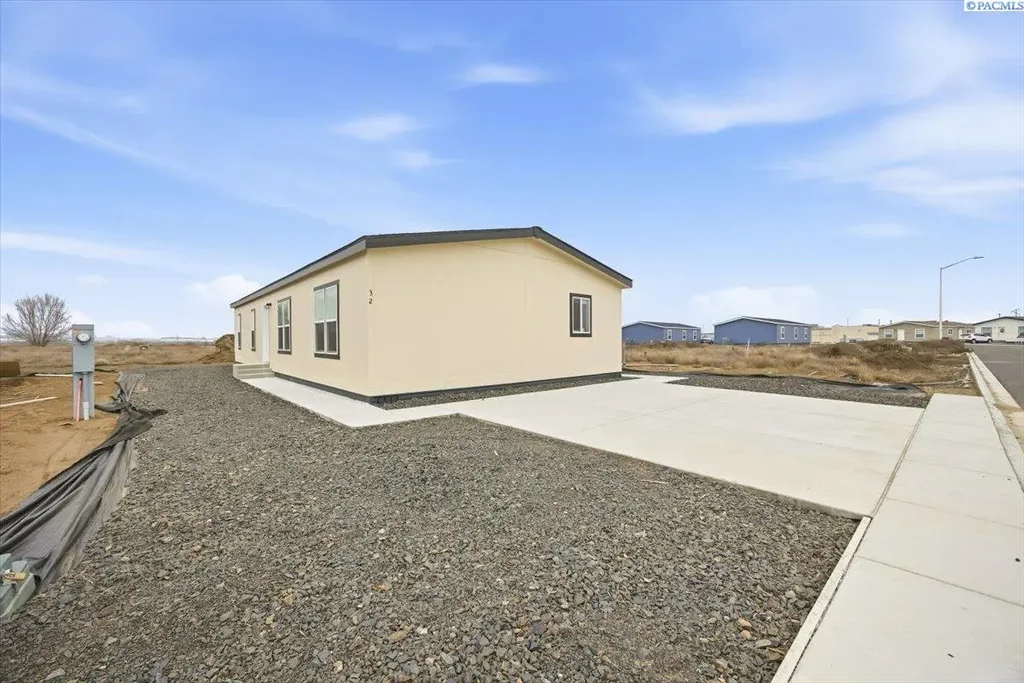 2681 E Edison Ave #32, Sunnyside