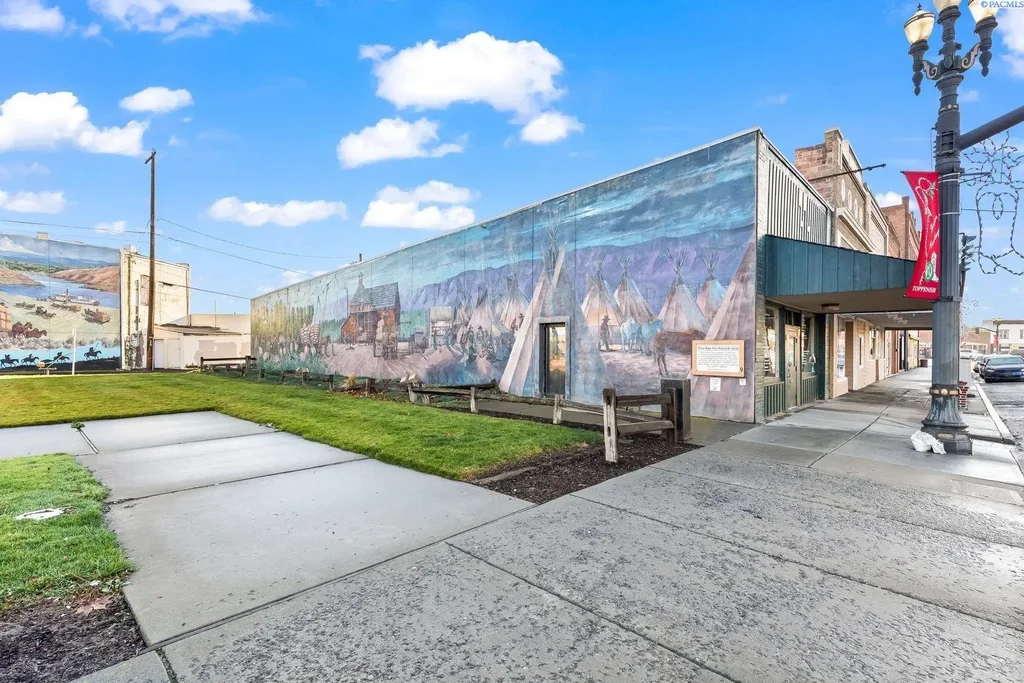 10 S Toppenish Ave, Toppenish