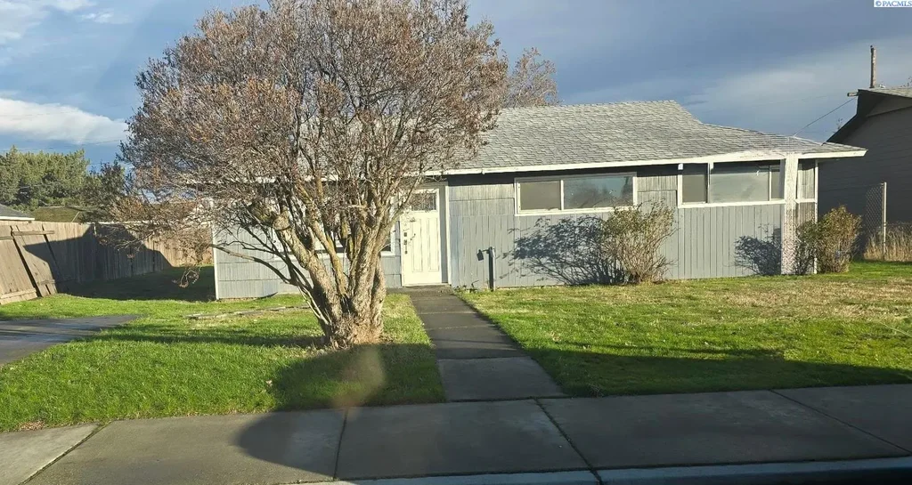 718 S Almira, Connell