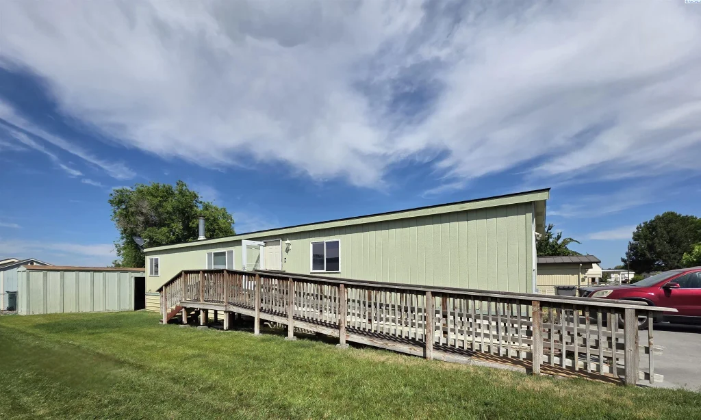 175 Bitterroot Drive, Richland