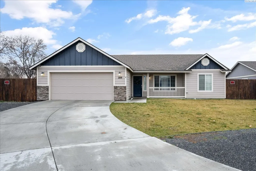 209 E 16th Ave, Kennewick