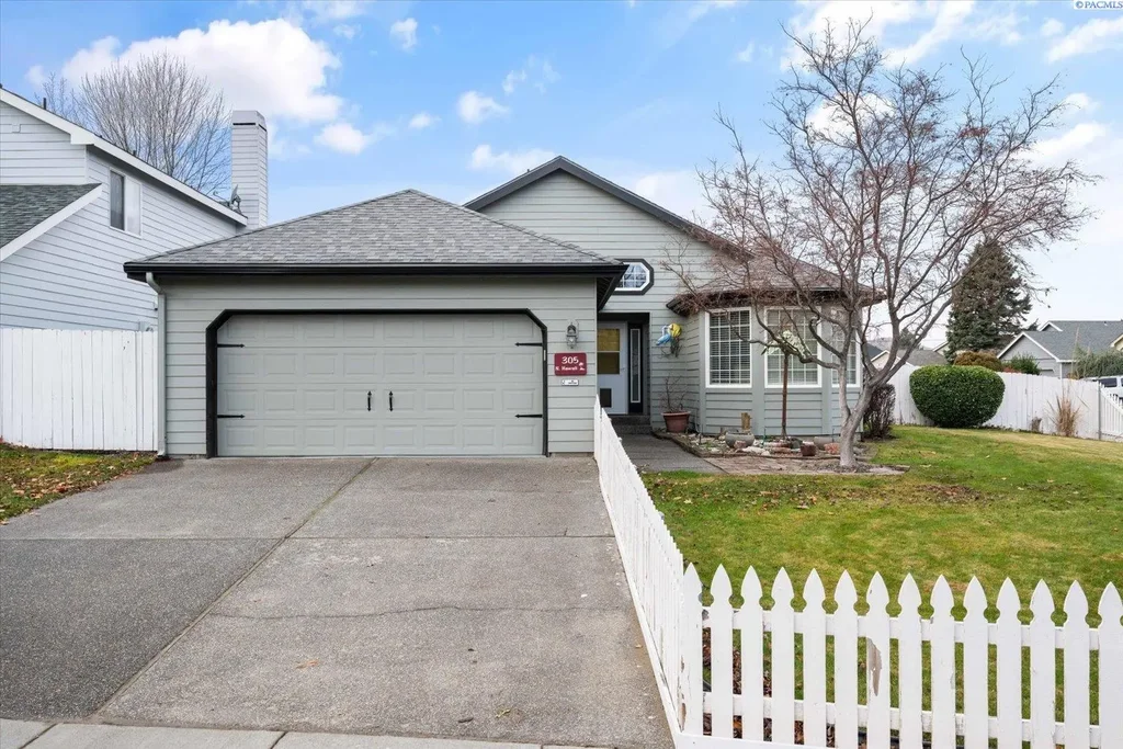 305 N Hawaii St, Kennewick