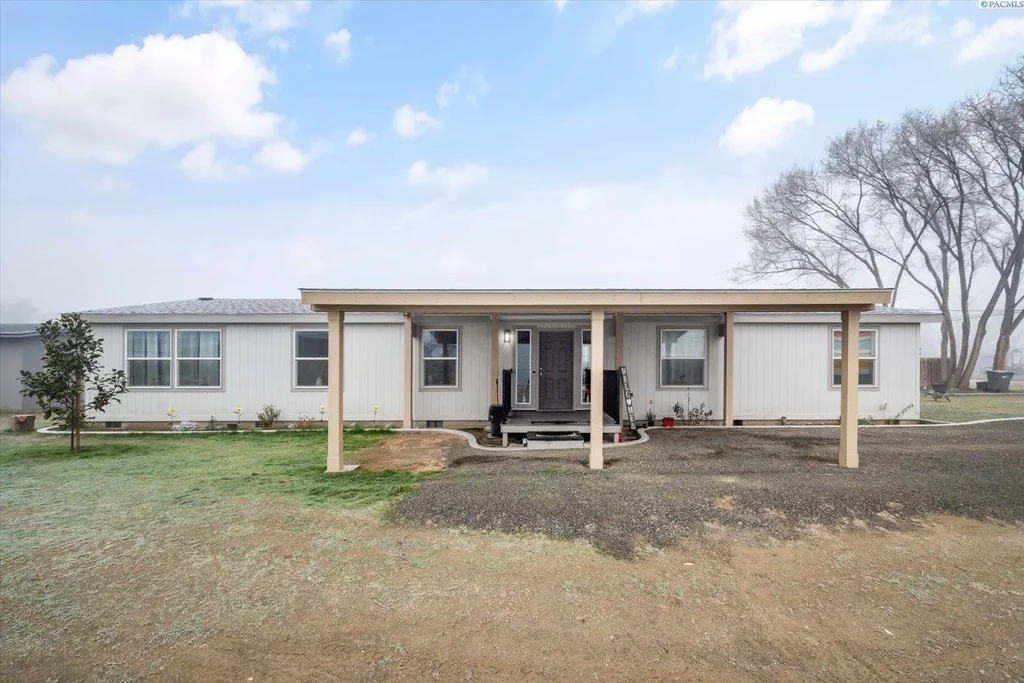 220011 E Game Farm Rd, Kennewick