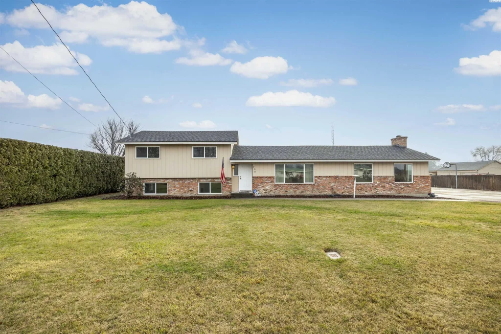 790 Bonnieview Road, Grandview