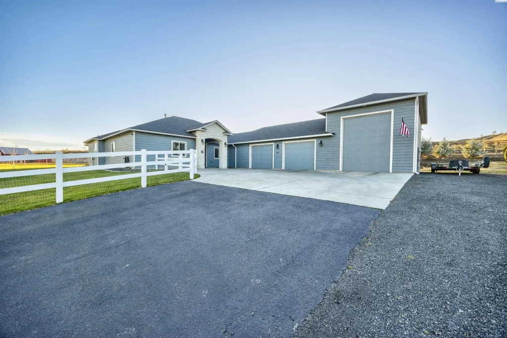 2807 N Riverside Drive, West Richland
