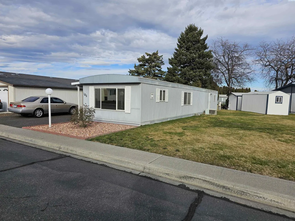 7901 W Clearwater Avenue #185, Kennewick