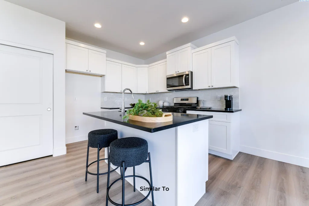 10370 Clearwater Dr, Kennewick