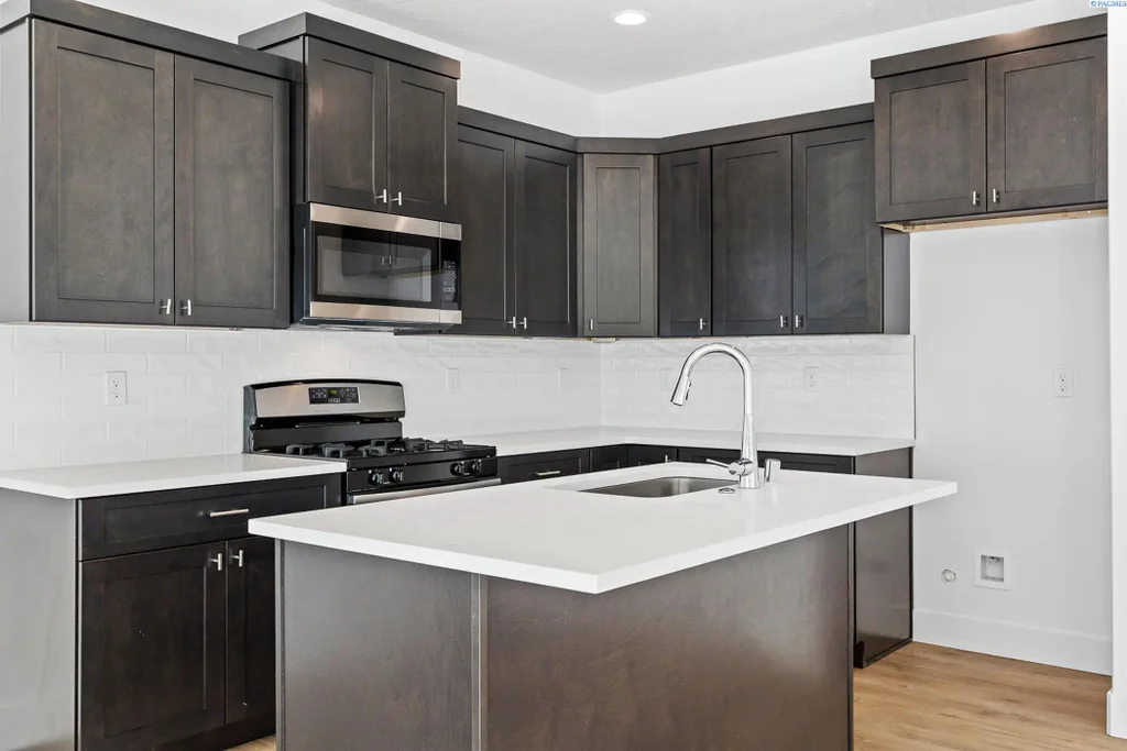 1140 S Underwood Pl, Kennewick