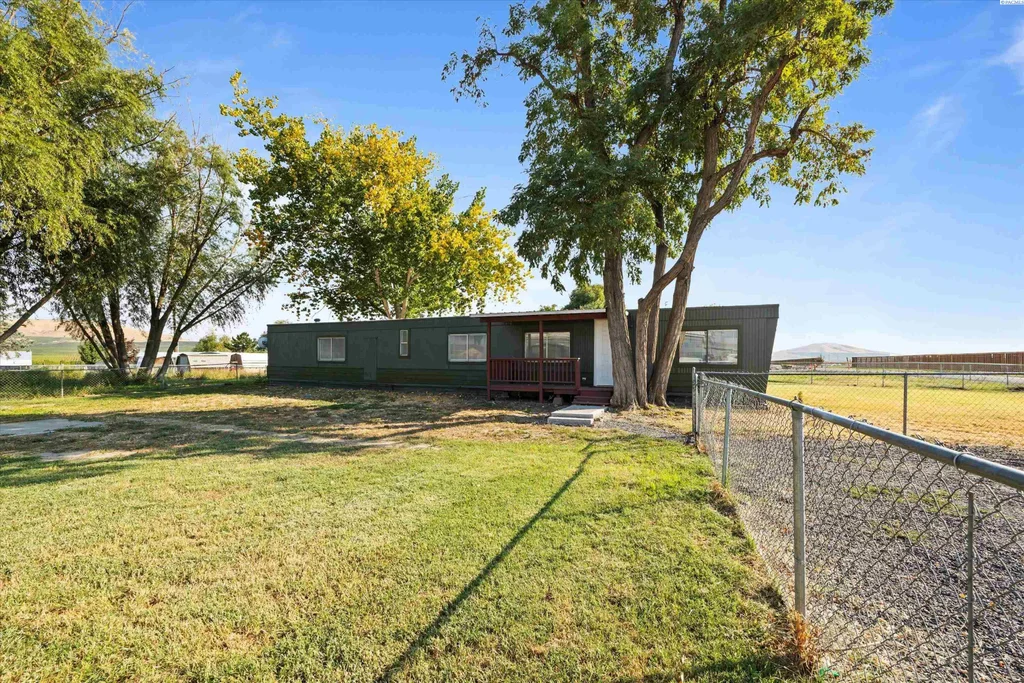 31404 E Kennedy Rd, Benton City