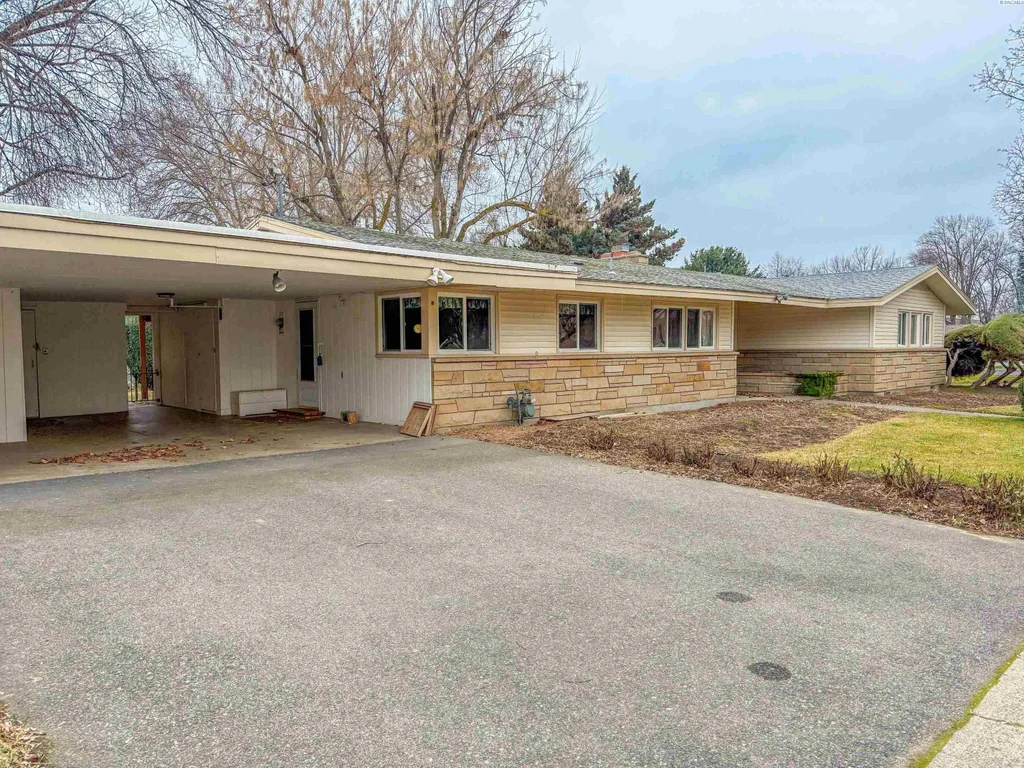 1021 Prosser Ave, Prosser