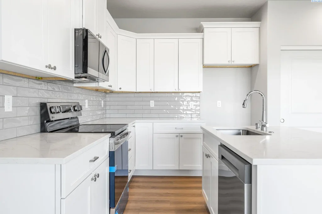 7472 Grapevine Ct, West Richland