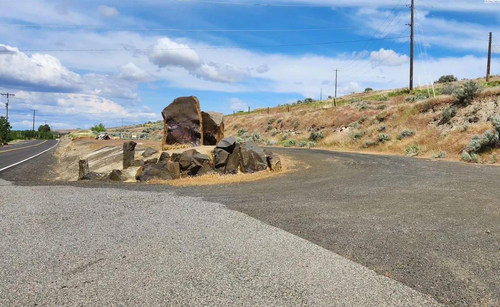 Nka Demoss Rd, Benton City