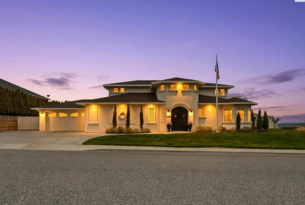 1294 White Bluffs, Richland