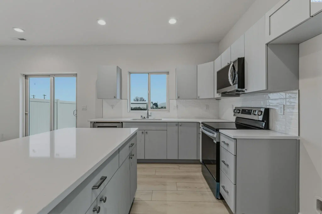 7536 Grapevine Ct, West Richland