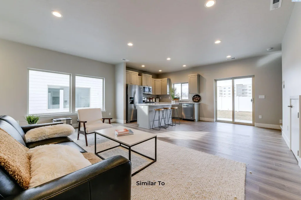 10562 Clearwater Dr, Kennewick