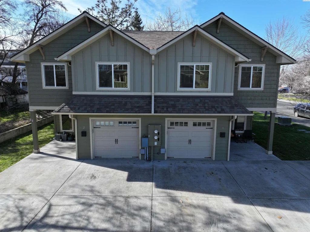 218 E Whitman Dr, College Place