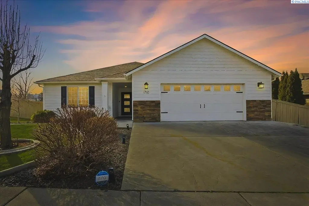 1710 S Jefferson Pl, Kennewick