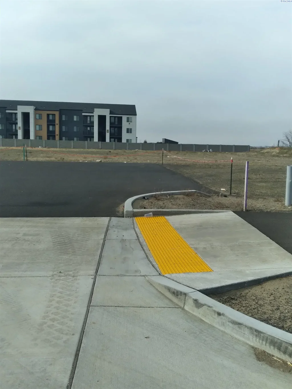 6402 Broadmoor Blvd, Pasco