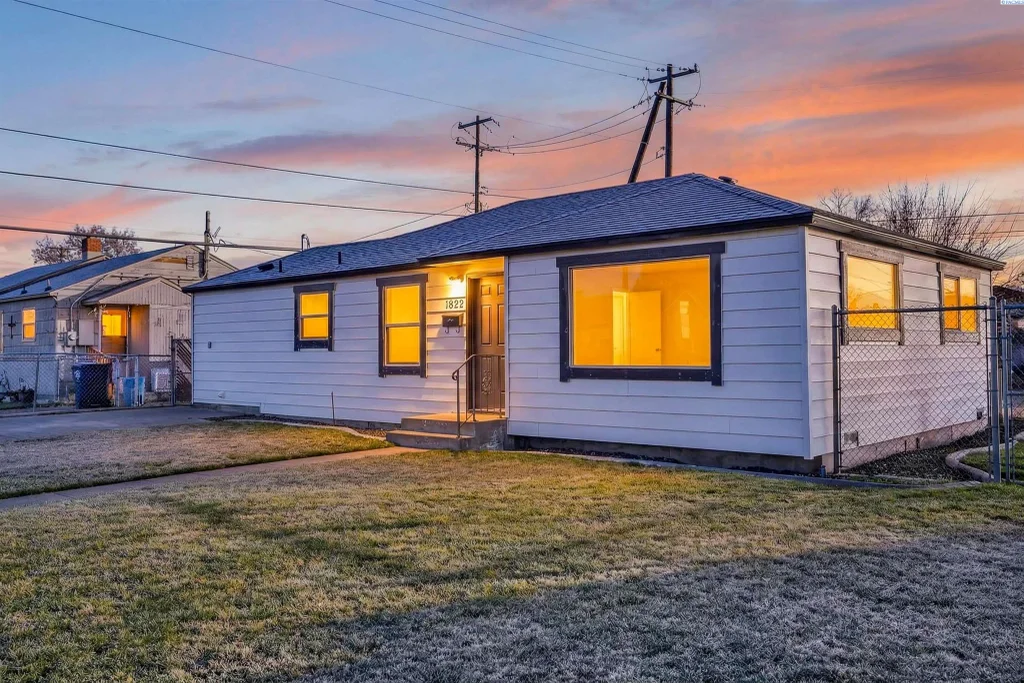 1823 N 11th Ave, Pasco