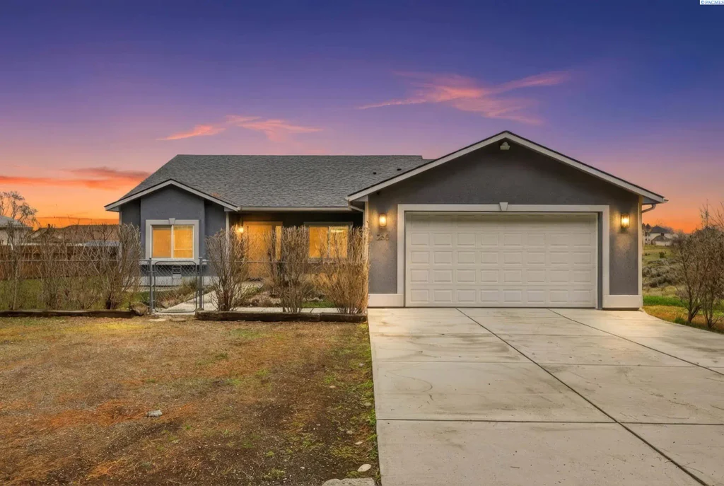 260 E 45th Ave, Kennewick