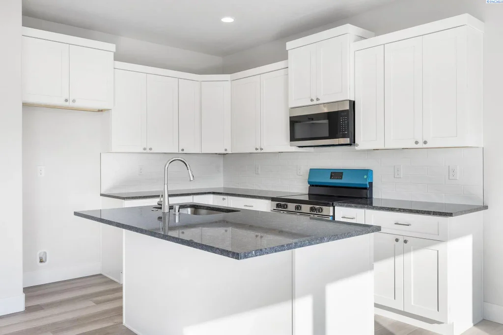 7581 Grapevine Ct, West Richland