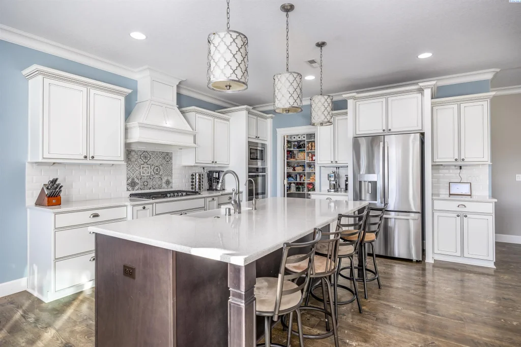 2807 N Riverside Drive, West Richland