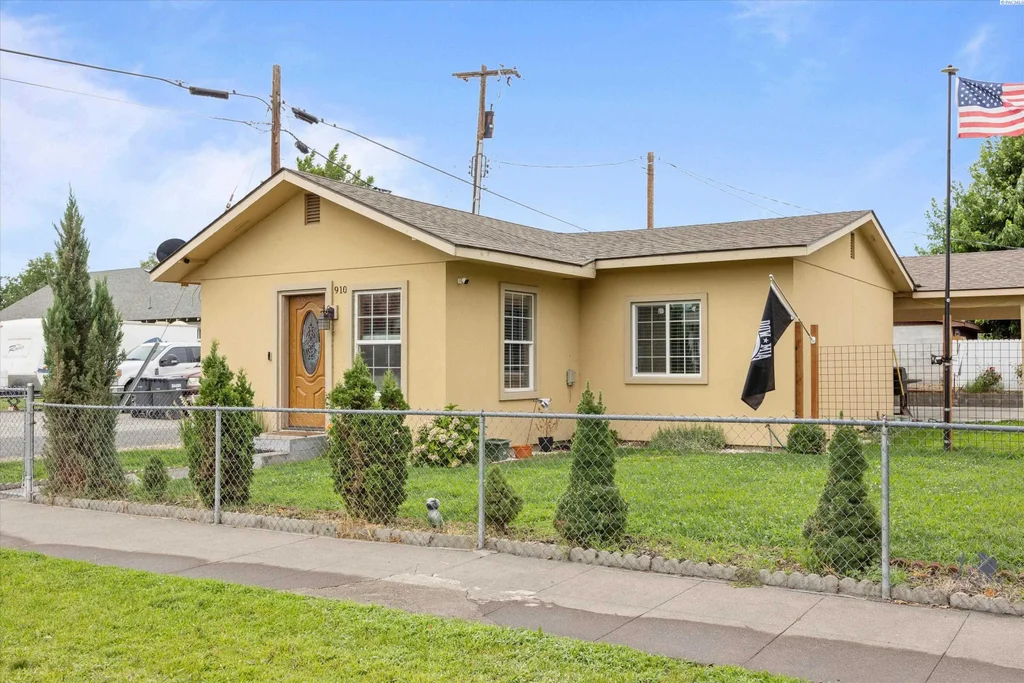 910 N 5th Ave, Pasco