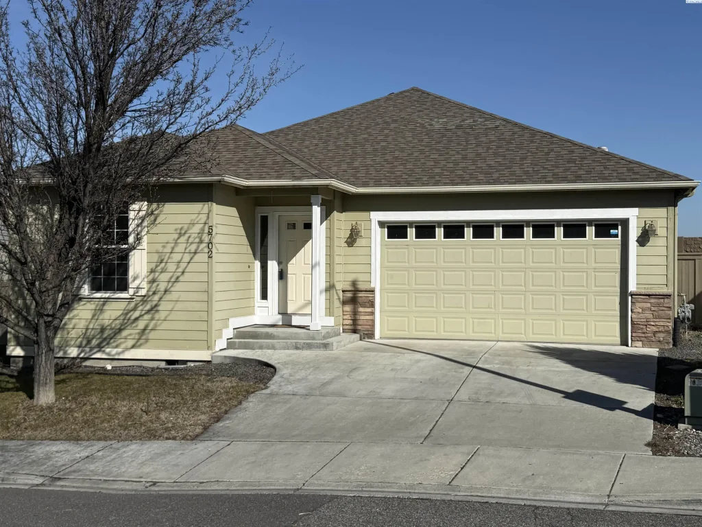 5702 W 23rd Ave, Kennewick