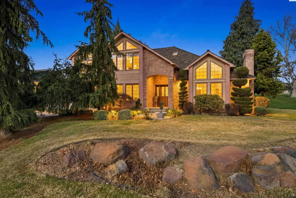 230 Greenbriar West, Richland