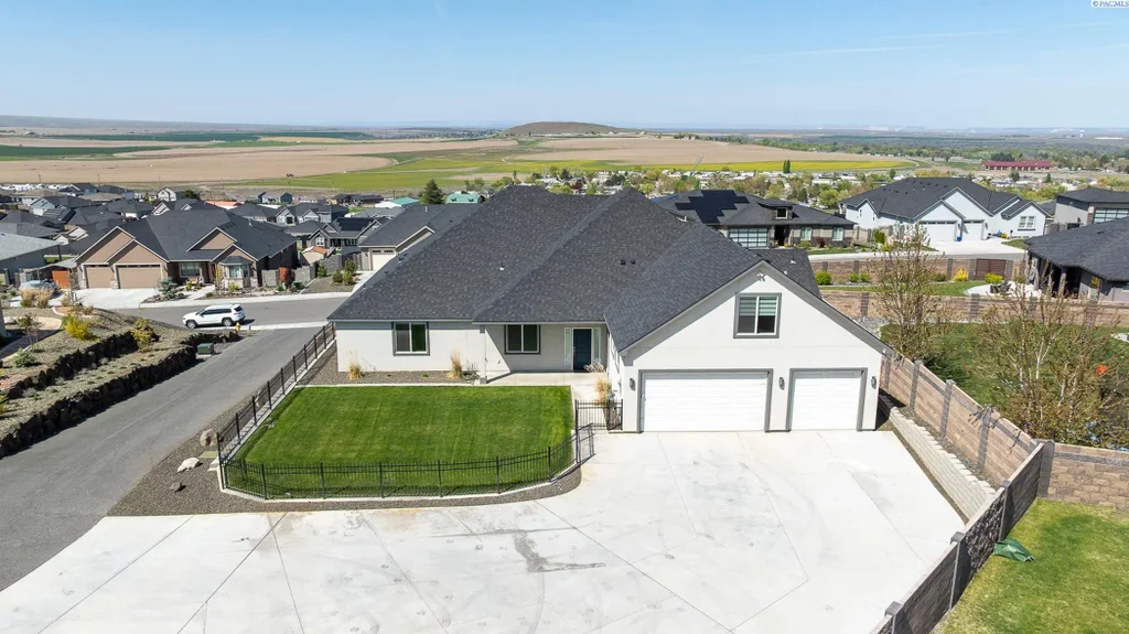 6631 Collins Rd, West Richland