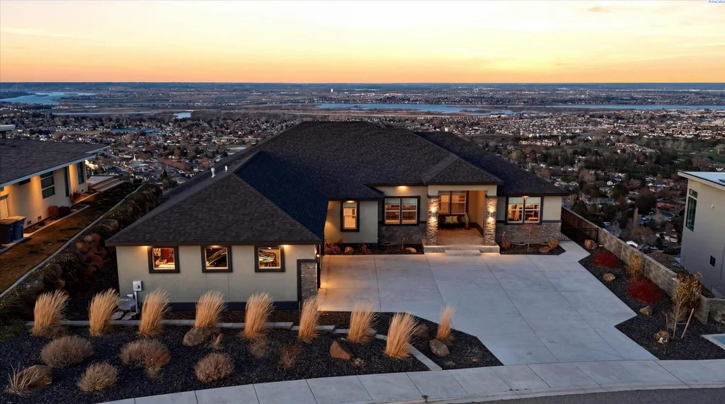 2508 Falconcrest Loop, Richland