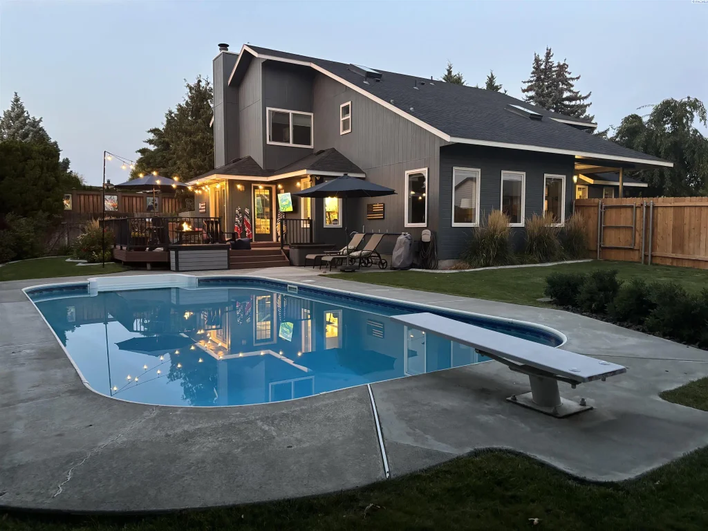 2429 Mark Ct, Richland