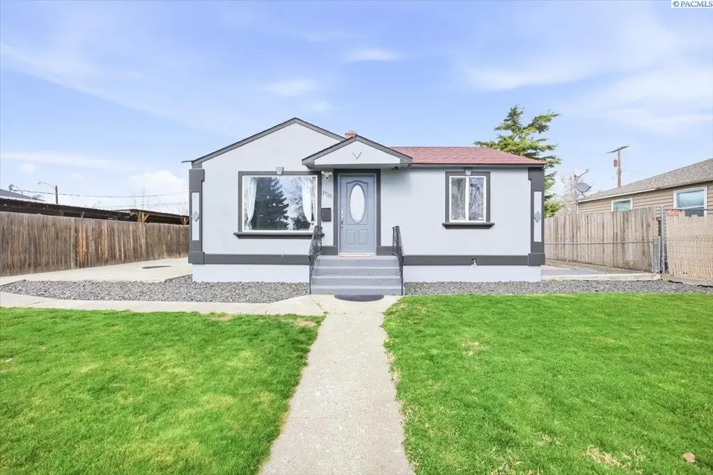 1715 W Bonneville Street, Pasco