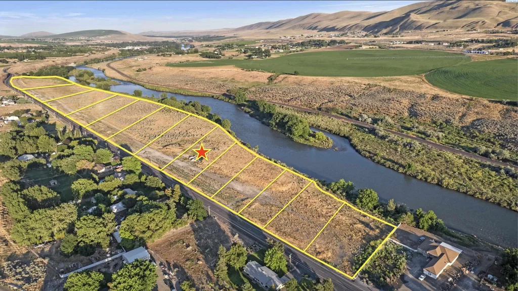 17971 W Old Inland Empire Hwy, Benton City