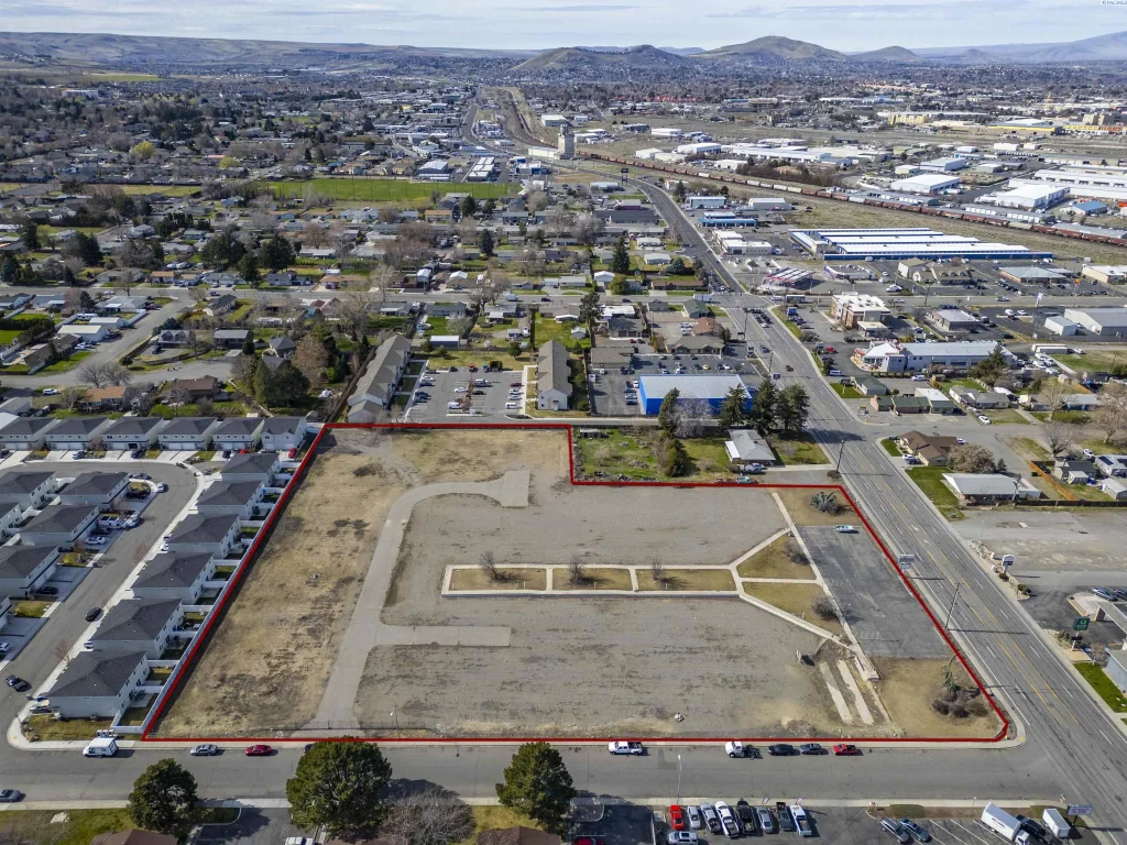 5705 W Clearwater Ave, Kennewick