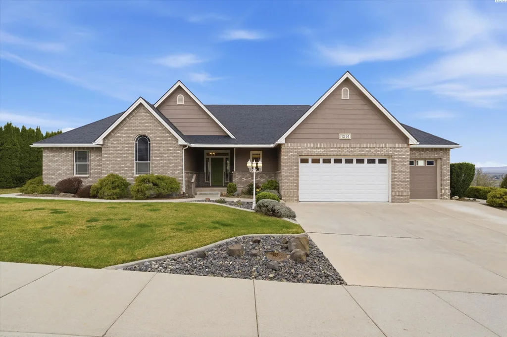 1214 Mustang Ct, Prosser