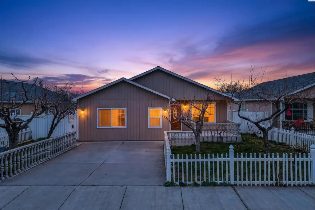 1626 W 5th Pl, Kennewick