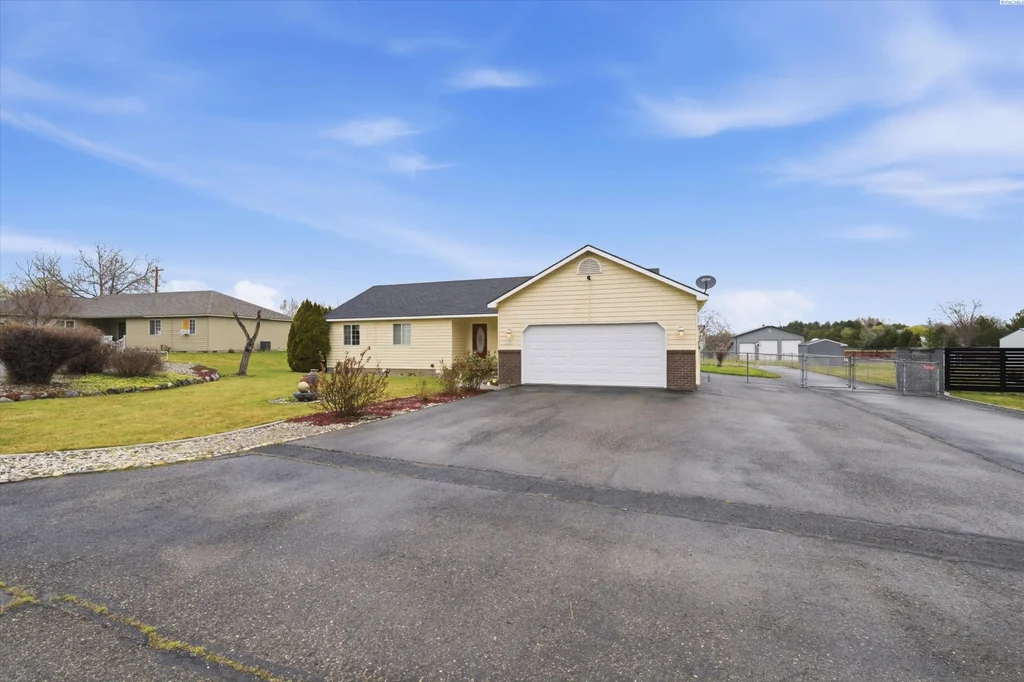 3828 Mountain Meadows Ct, West Richland