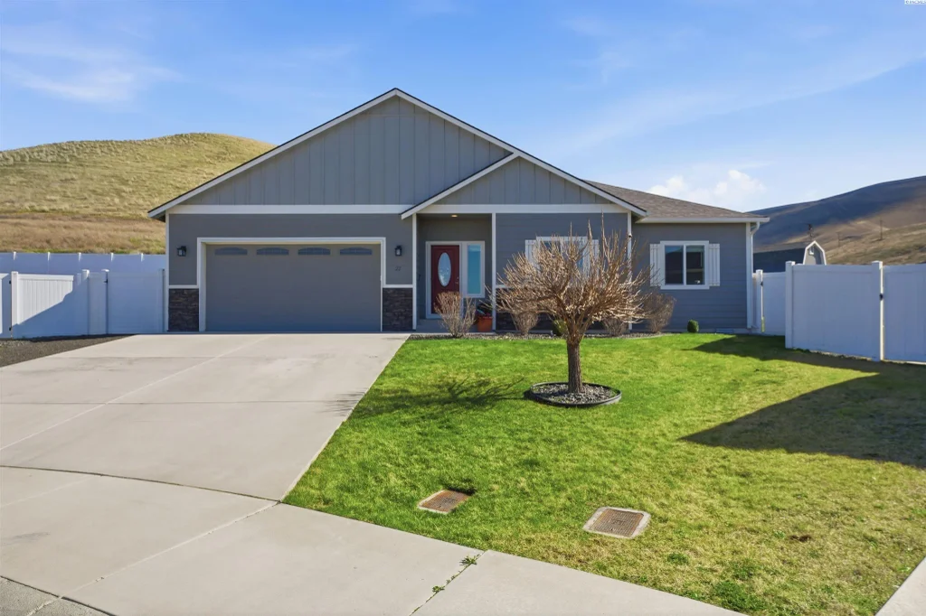 22 Molly Rose Ct, Prosser