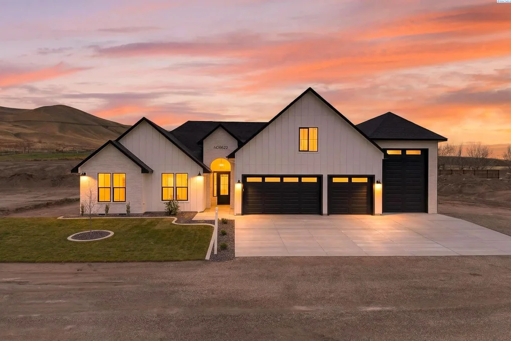 6622 E 2nd St, Benton City