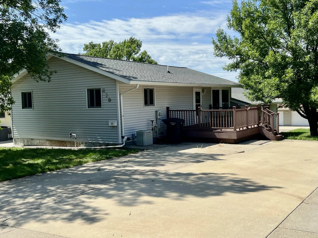 419 N Van Buren Avenue, Pierre