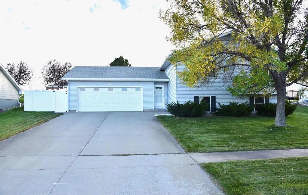 2209 Stratford Place, Pierre